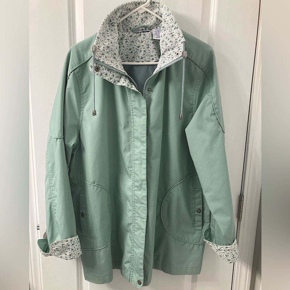 Light Green Women's lightweight spring/summer Jacket